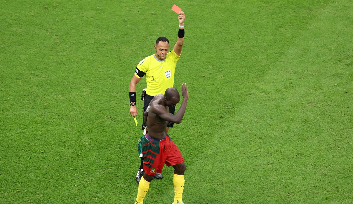 Kamerun - Brasilien 10 Der Torschütze sieht Rot